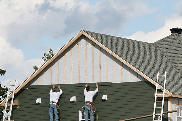 Professional Siding technician working in Glenview, IL